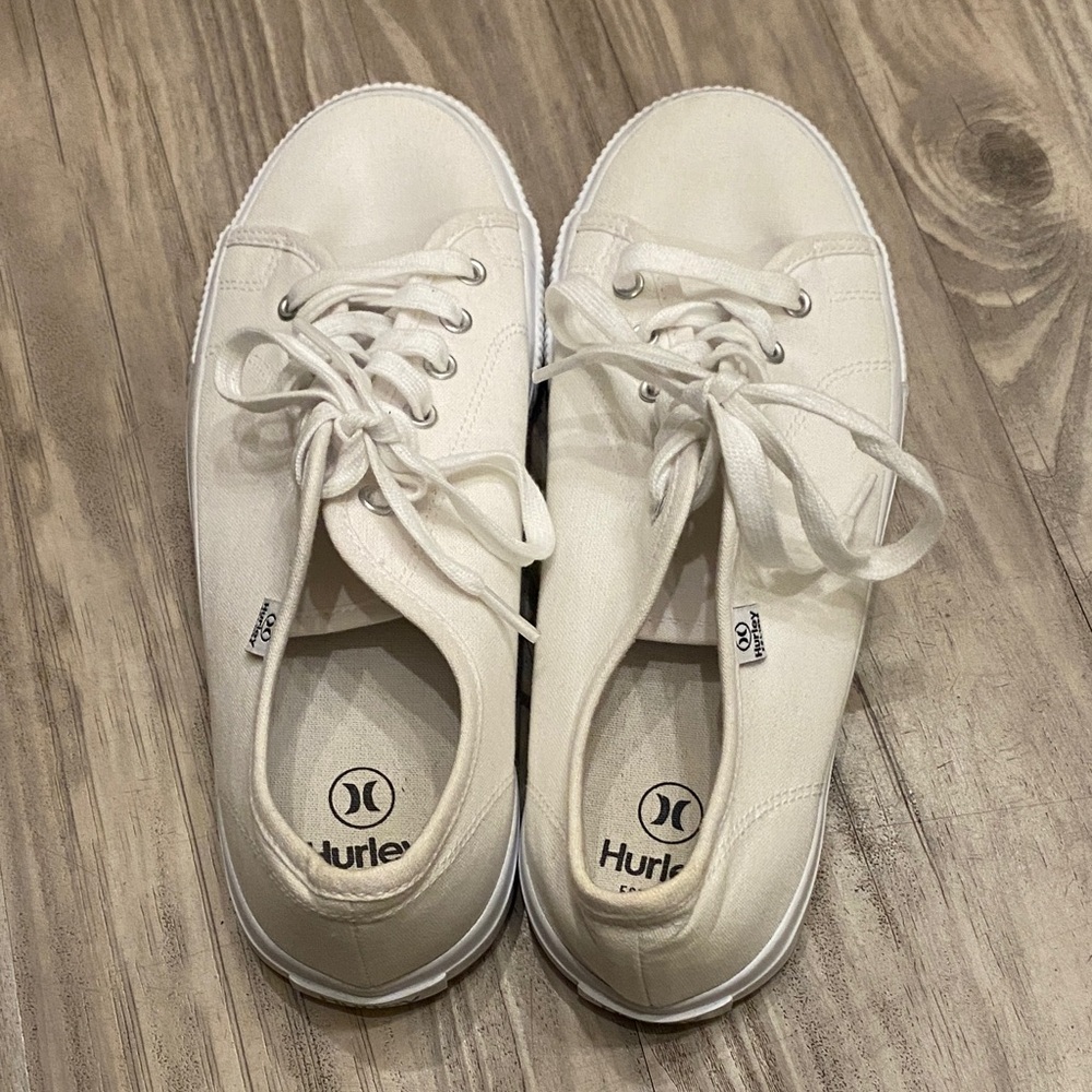 Hurley Women's Size 9 Comfy White Sneakers